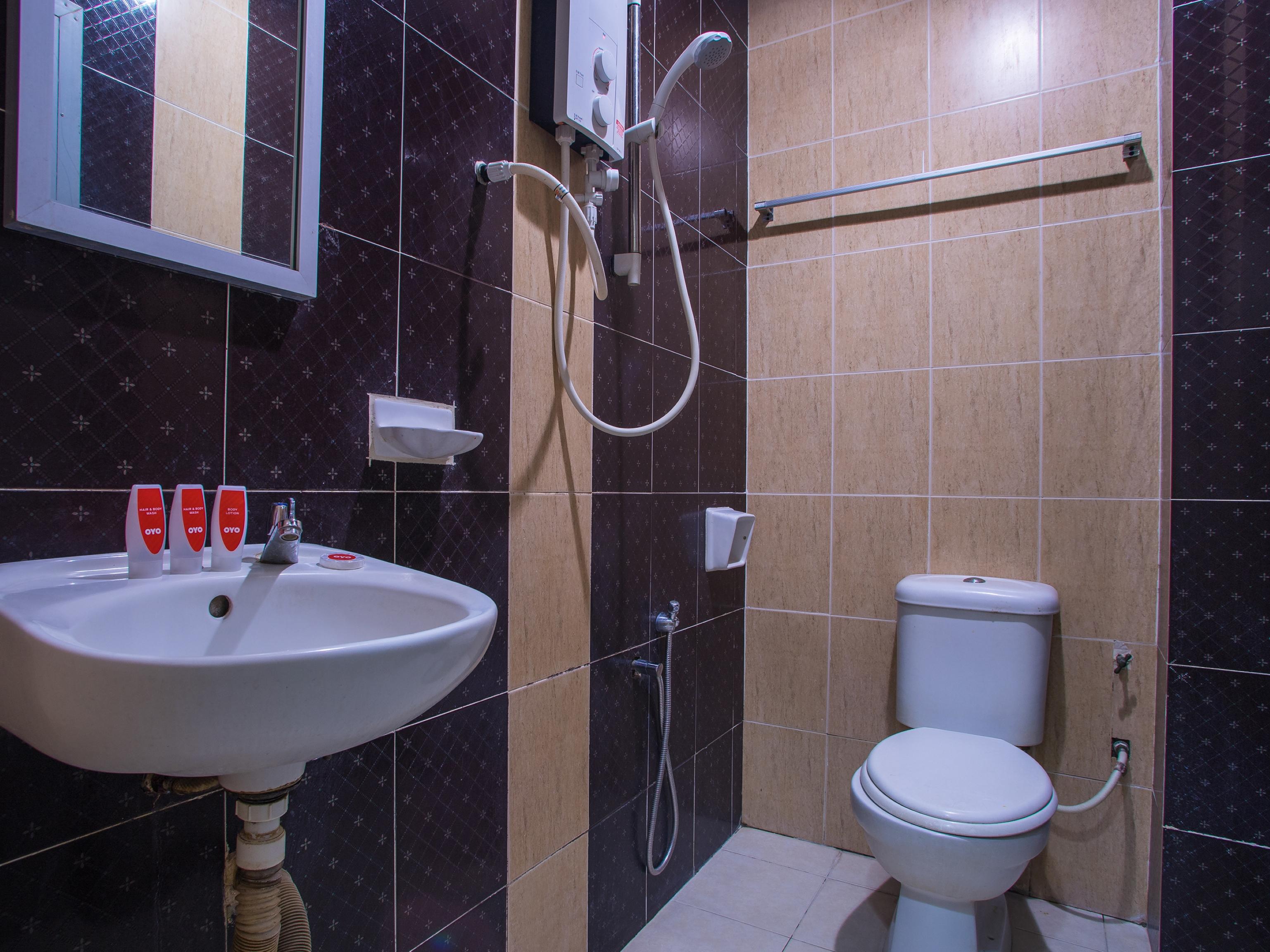 Oyo 44010 Royals Star Hotel Серембан Екстериор снимка