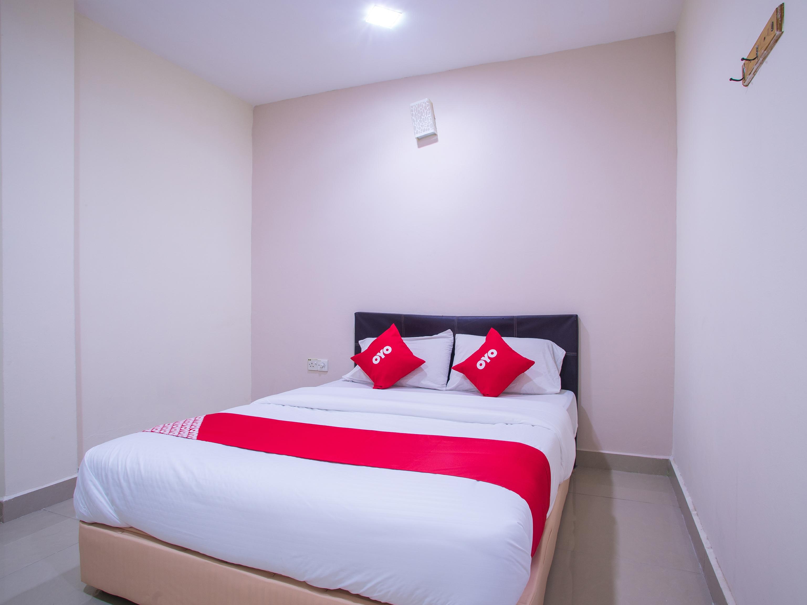 Oyo 44010 Royals Star Hotel Серембан Екстериор снимка